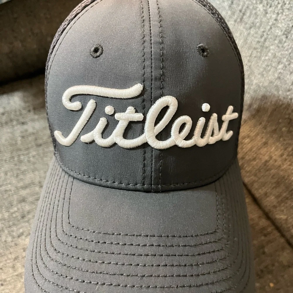 Titleist Pro V1 Footjoy Gray Hat